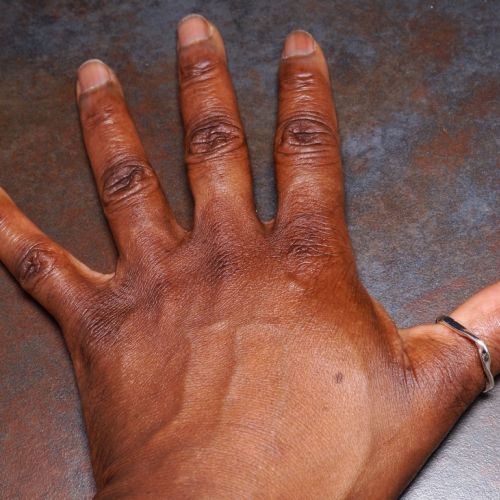 What your rings on your your fingers say about you, wearing a ring on your left hand thumb symbolises wealth